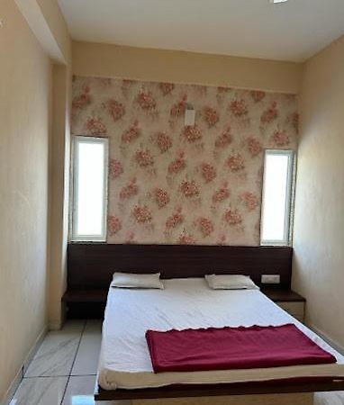 Swapnapurti Lodge, Akkalkot Akalkot Eksteriør billede